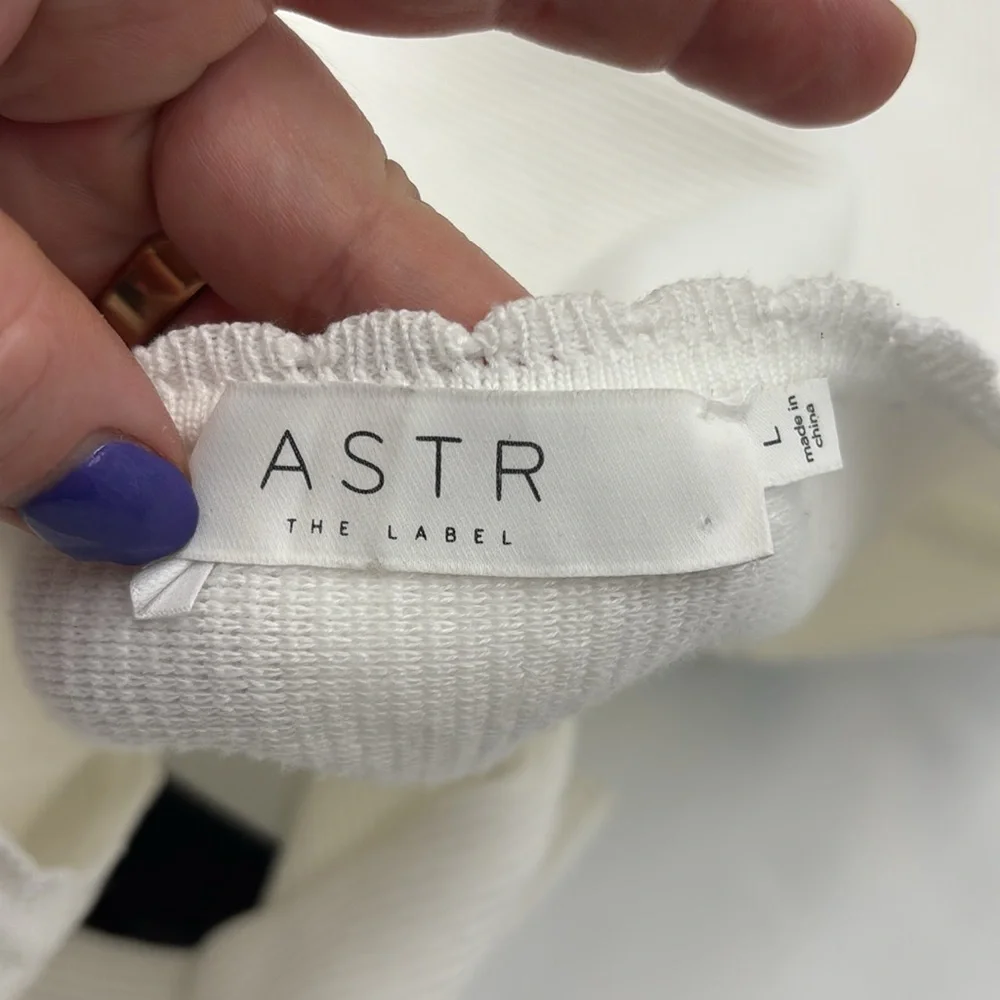 ASTr The Label Scallop Trim Ribbed Knit Top in White